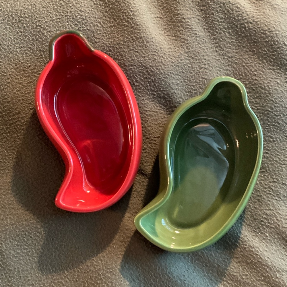 New Royal Norfolk green & red ceramic salsa dishes.  Approximately 4” x 7”